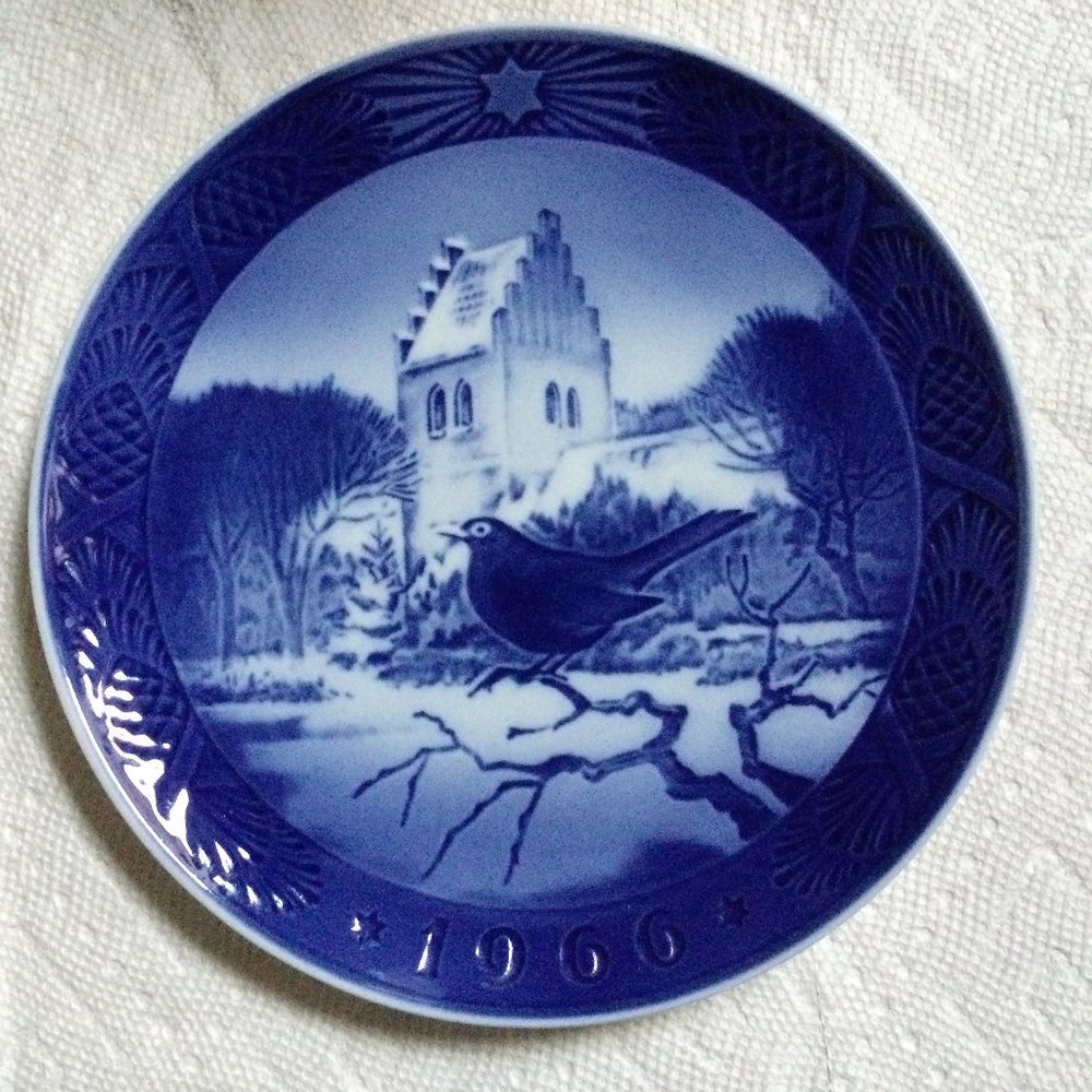 Royal Copenhagen Christmas plate 1966 Black Bird at Christmas Time